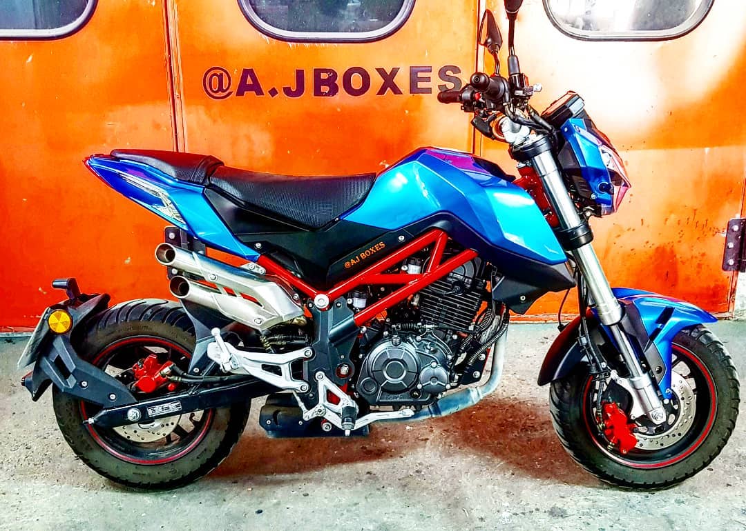 aj boxes moto